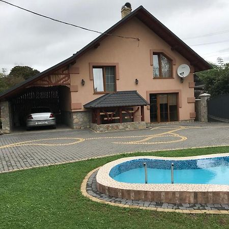 Vacation Home Yabluniv Eksteriør billede